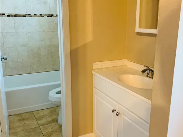 1225 NW 21st St APT 105, Stuart, FL 34994