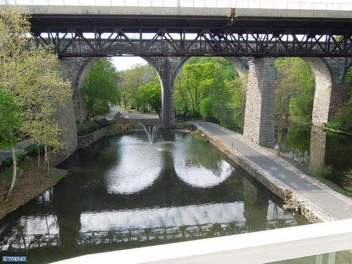 1st image of 1702 N Park Dr APT 37