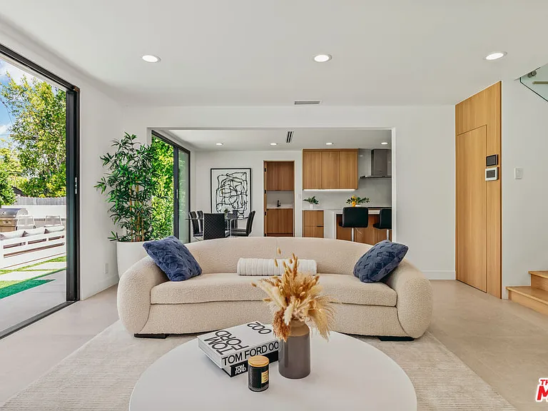 17045 Otsego St — Photo 3