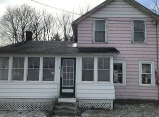 8 Beecher St, Adams, MA 01220