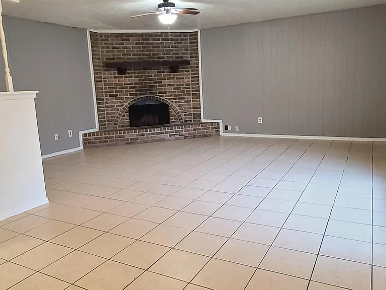 2703 Ponderosa St — Photo 5