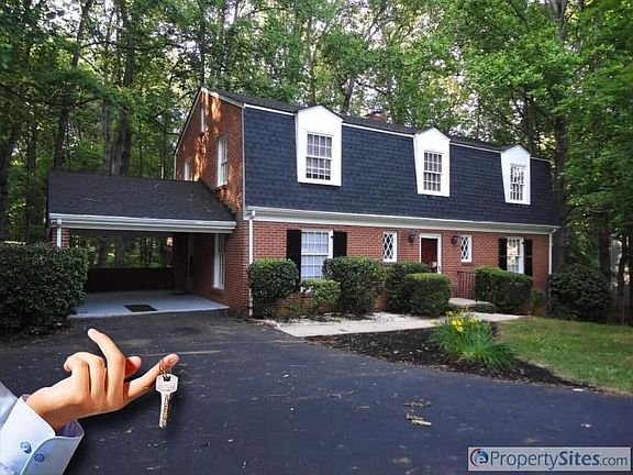 2nd image of 2620 Linkhorne Dr
