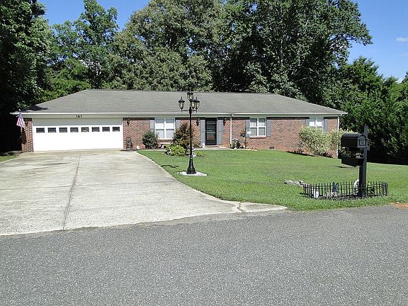 3rd image of 167 Wintergreen Cir