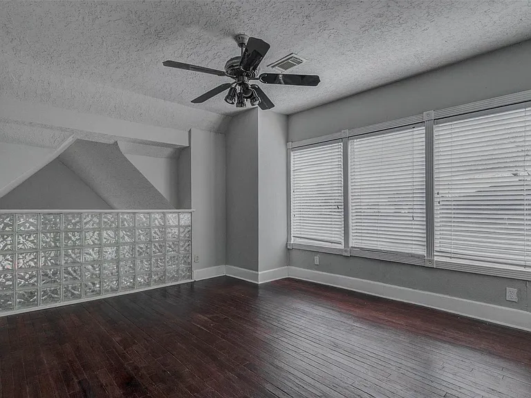 2410 Cleburne St — Photo 15