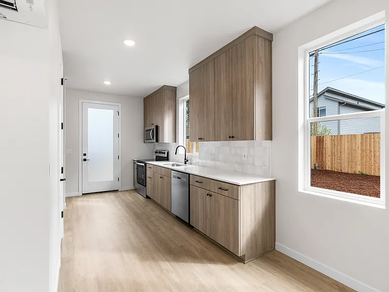 1 Month Free Rent! Brand New 2bd/1.5bath Townhome Mt. Scott-Arleta Gem! — Photo 14