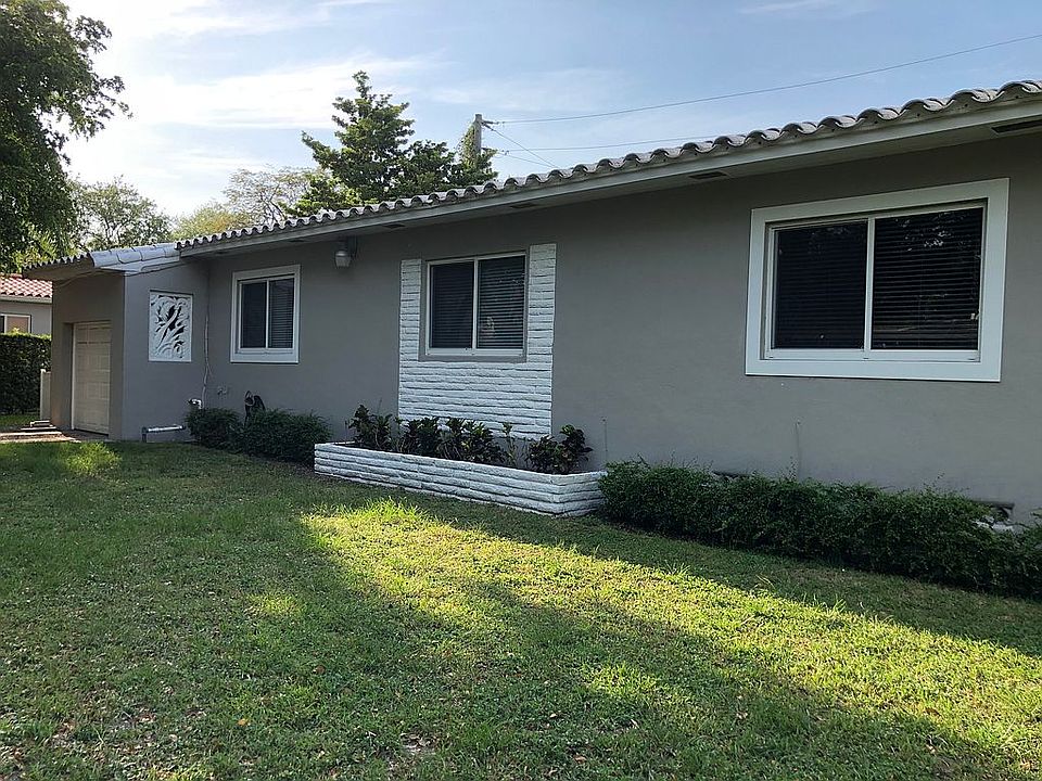 2nd image of 1014 Pizarro St