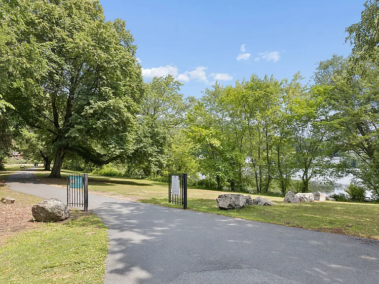 124 Lake Shore Rd #2A — Photo 19