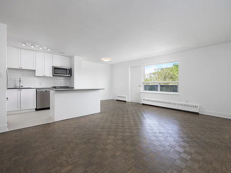 95 Paisley Blvd W — Photo 13