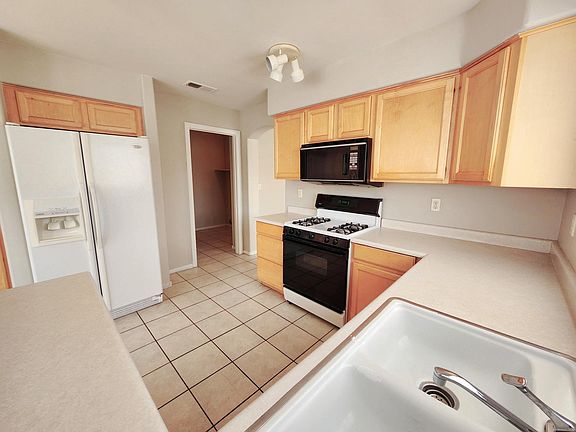 5th image of 4504 Possum Berry Ln