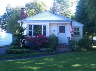 14 Hampstead St, Lowell, MA 01852
