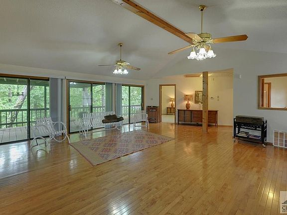 3rd image of 191 Nelle Dr