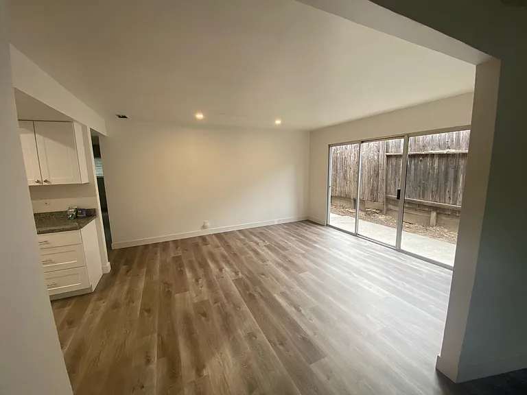 7225 Castilian Ct #7225 — Photo 8