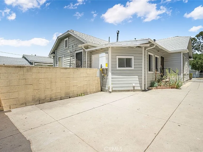 636 NW Pioneer Dr #1 — Photo 3