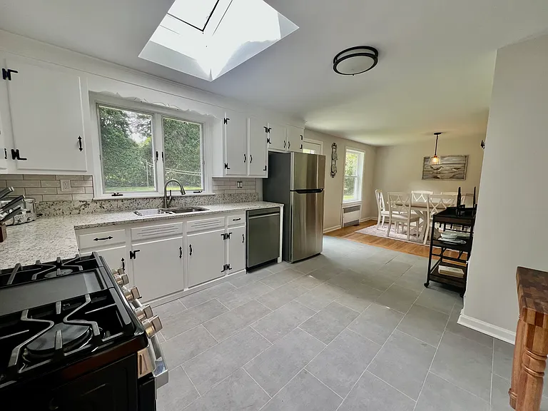 3 Bayview Ave — Photo 8