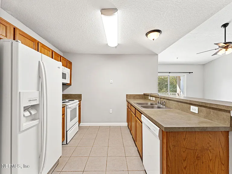 5201 Playpen Dr #811 — Photo 6