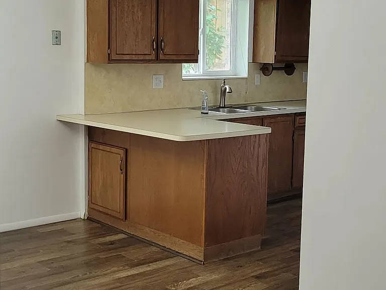 670 N 400 W — Photo 13