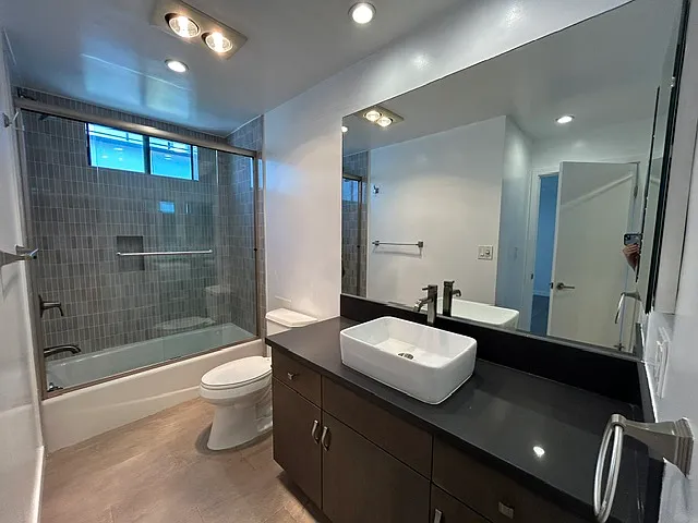 6337 Primrose Ave #9 — Photo 9