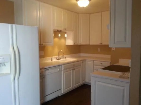 7210 Village Green Dr, Stockton, CA 95210