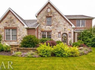 2609 Crooked Creek Rd, Bloomington, IL 61705