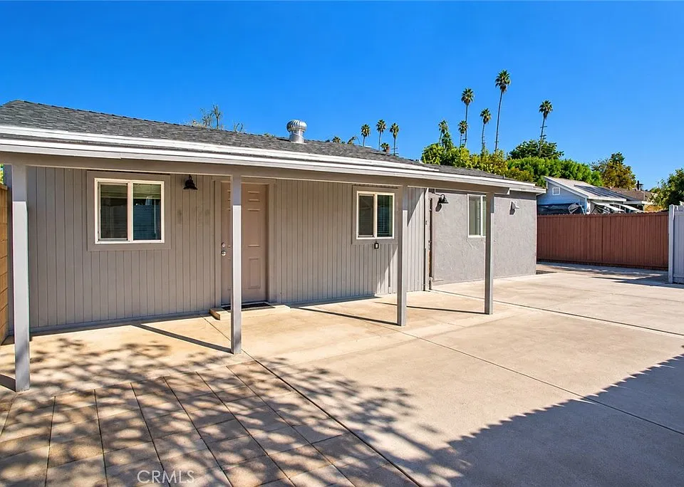 7354 Owensmouth Ave