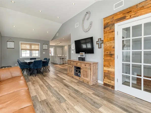 628 Patterson Avenue, Franklin Square, NY 11010