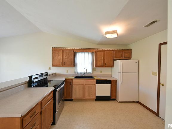 5th image of 203 N Heather Ln