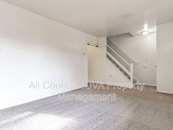 5th image of 124 Manor Ln