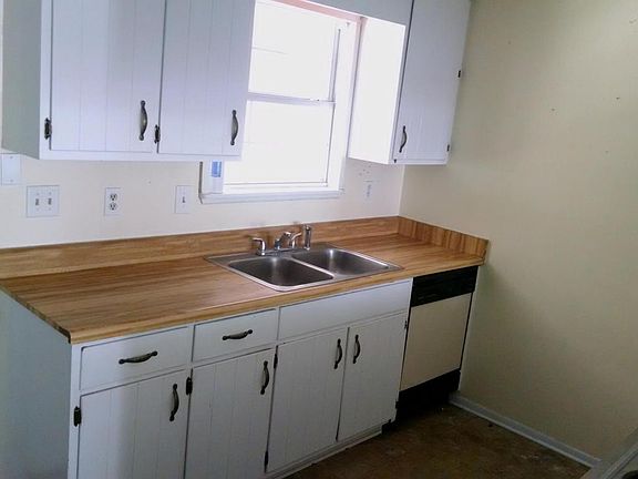 2nd image of 2507 Johnson Dr