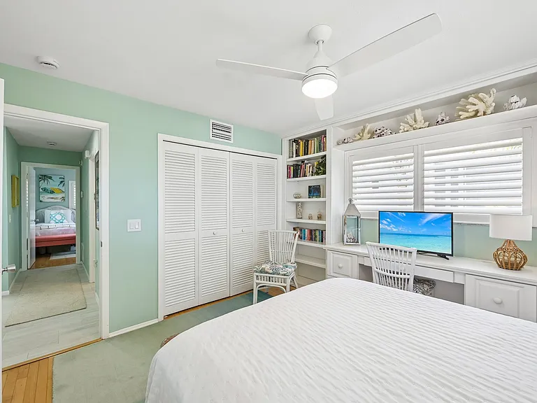 Guest bedroom 2/queen bed