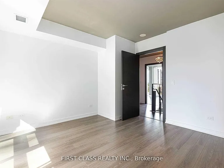 220 George St #907 — Photo 23