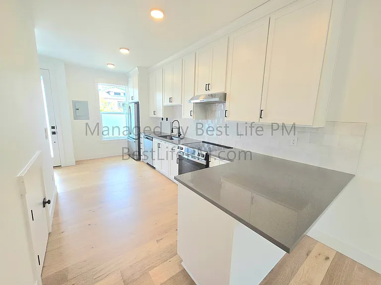 310 NE 58th Ave — Photo 6