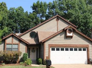 821 Ginger Wood Ct, Ballwin, MO