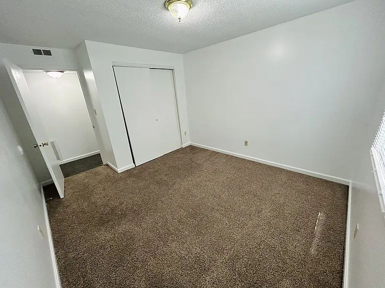 100 Walnut Tree Dr #B — Photo 7