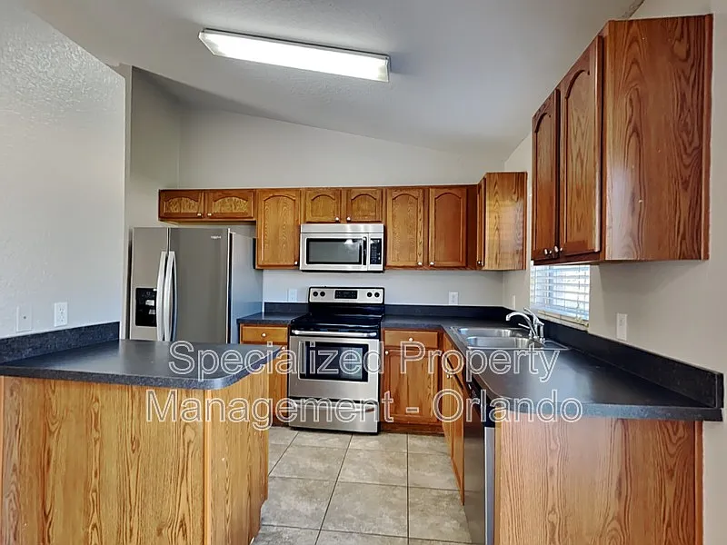 3 bed, 2.0 bath, 1357 sqft, $1,750 — Photo 2