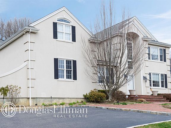 2nd image of 115 Redbrook Ct