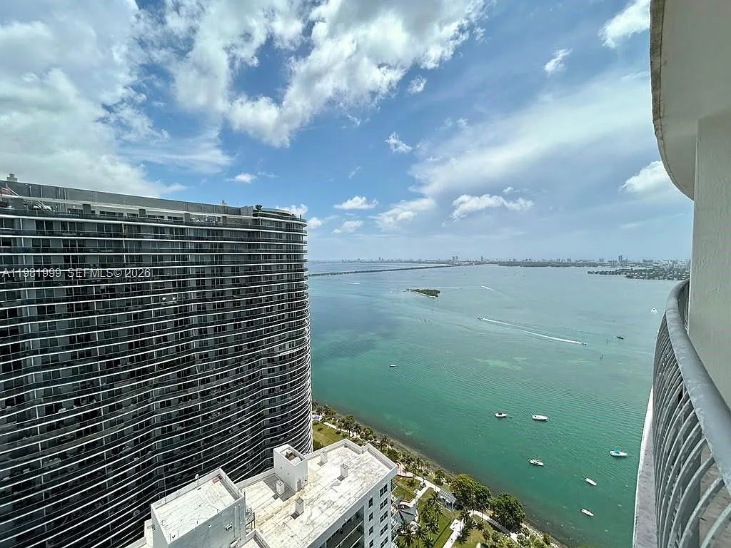 Opera Tower Condo — Photo 2