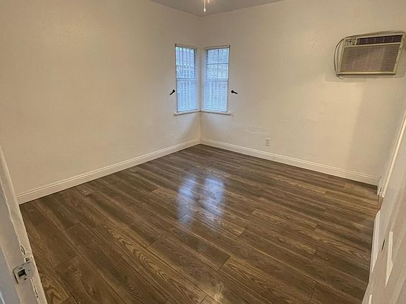 4th image of 732 W 10th St #A