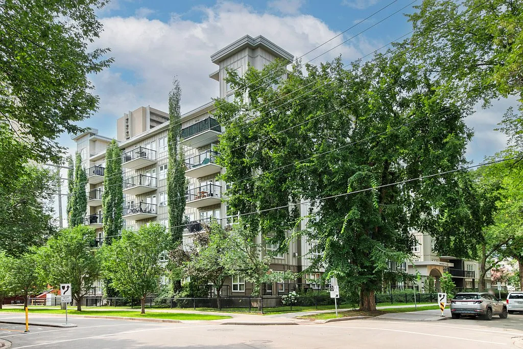 11103 84 Avenue Garneau neighborhood — Photo 3