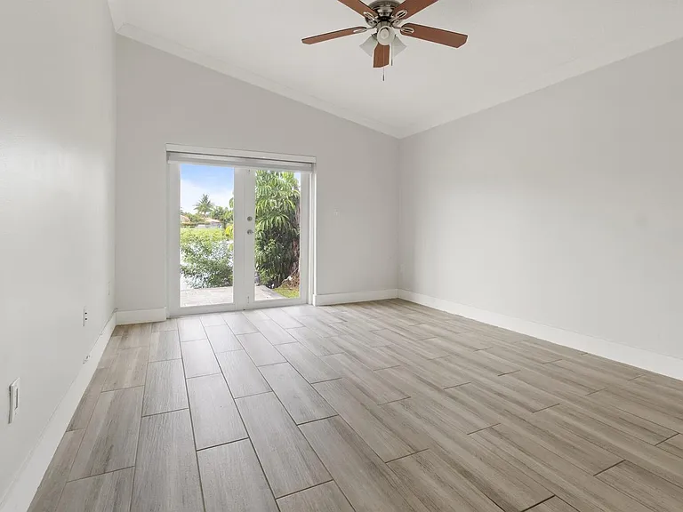 15037 Brighton Ln — Photo 20