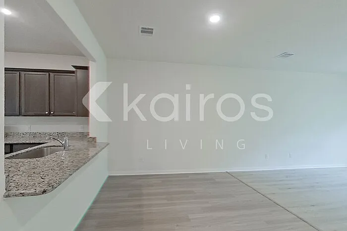 10631 Hillside Creek Dr — Photo 4