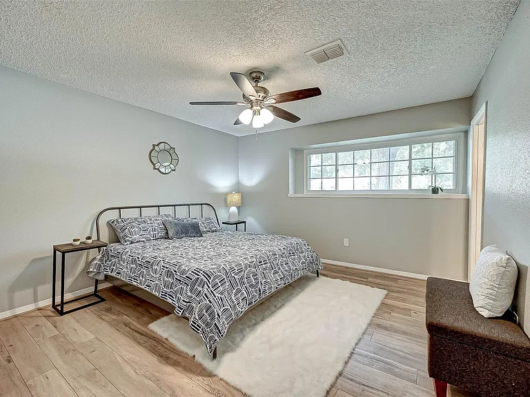5806 Chrystell Ln — Photo 11