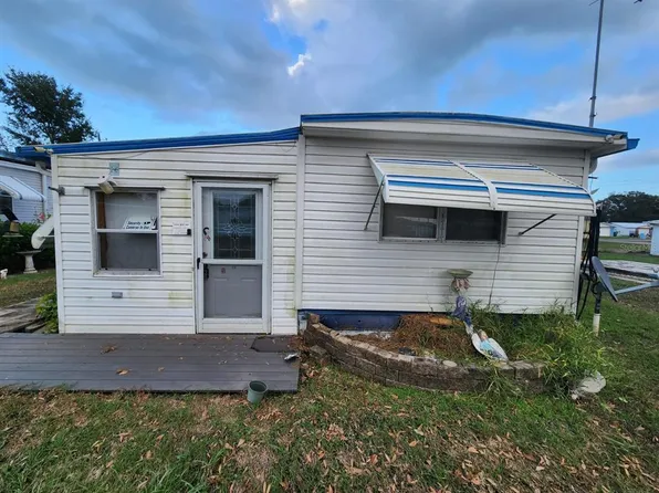 6240 Connecticut St, Zephyrhills, FL 33542