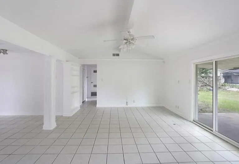 408 University Dr — Photo 3