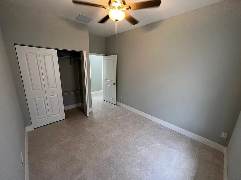 227 N East St — Photo 15