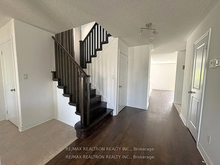 132 Bowen Dr — Photo 5