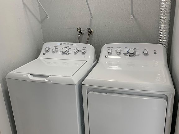 3rd image of 245 15th St SE APT 7