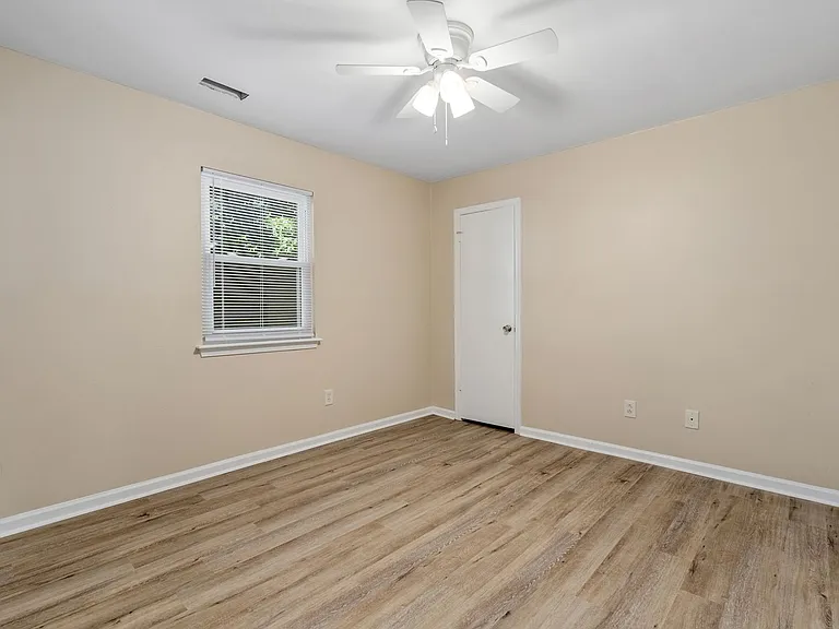 4117 Rainbow Dr — Photo 7