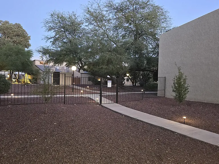 3750 N Country Club Rd #10 — Photo 2