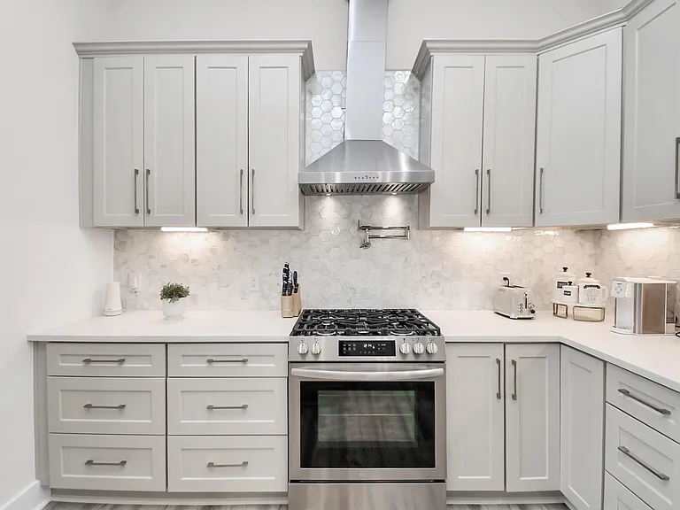 2401 Chapman St — Photo 17