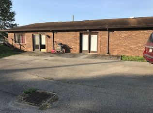 303 Seneca Ln, Evans City, PA 16033